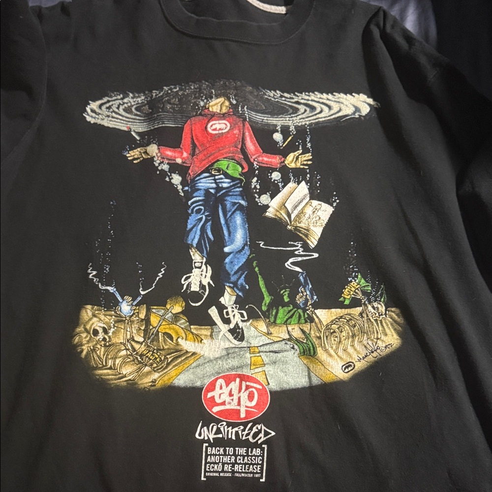 Ecko Unlimited Black and Red Graphic Long Sleeve Tee thick tee for winter